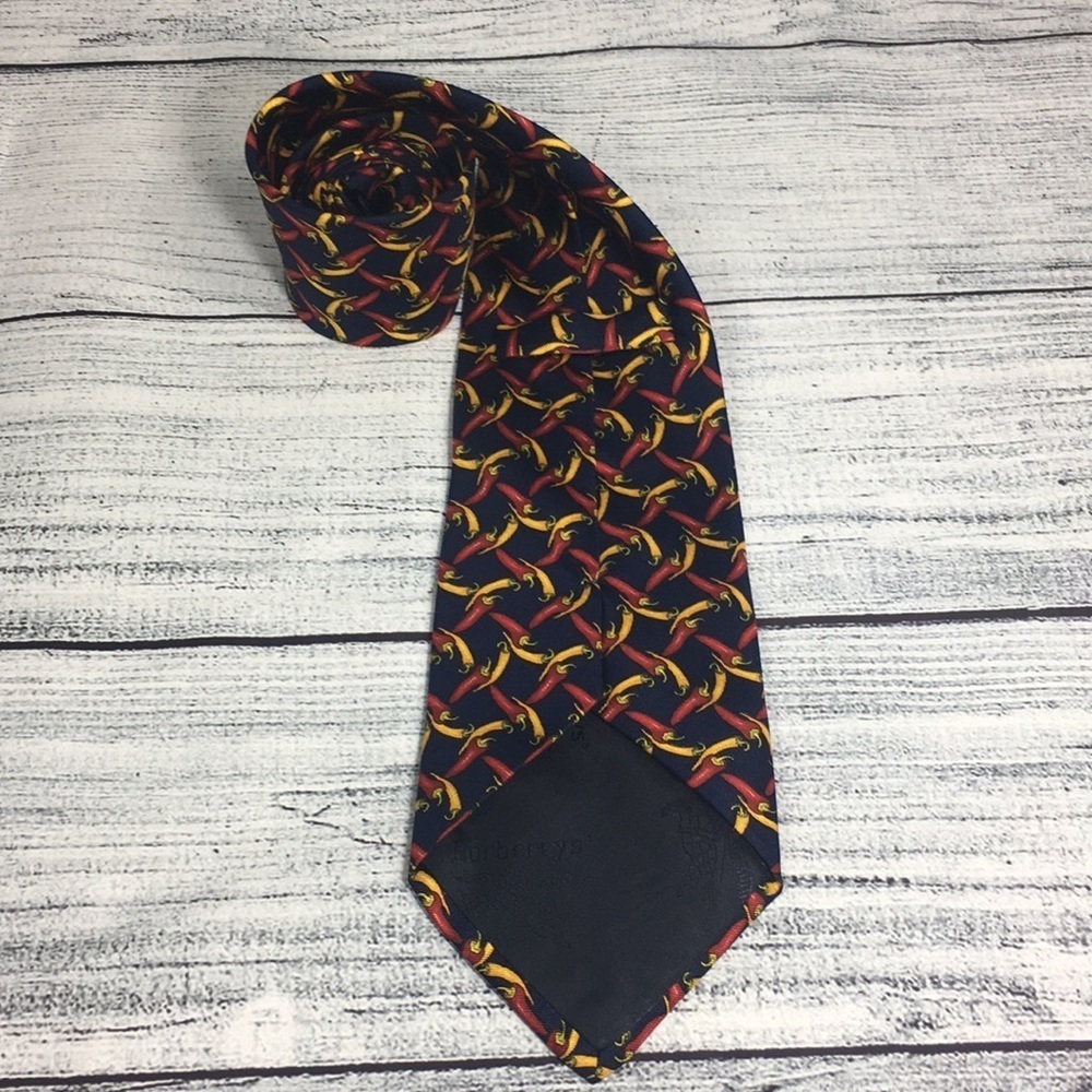 Burberry’s London Chile Tie 100% Silk - Picture 2 of 5